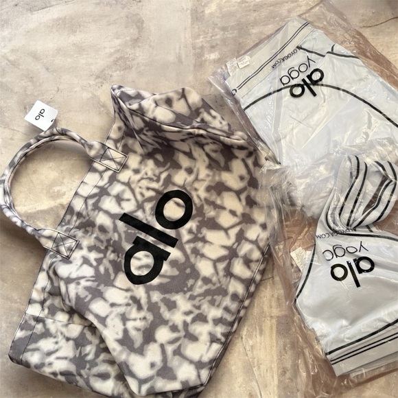 ALO Yoga Pants - alo bundle